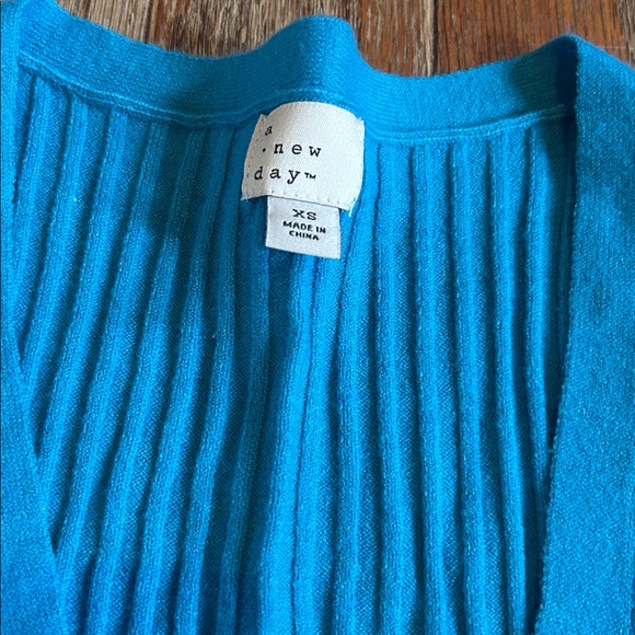 Blue Ribbed Sweater - Picture 3 of 4